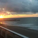 Penthouse Sea-Loft Blankenberge, Uniek Zeezicht, Luxeloft Met 40M2 Terras!